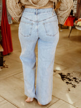 Load image into Gallery viewer, Sloane Rhinestone Peral Jeans
